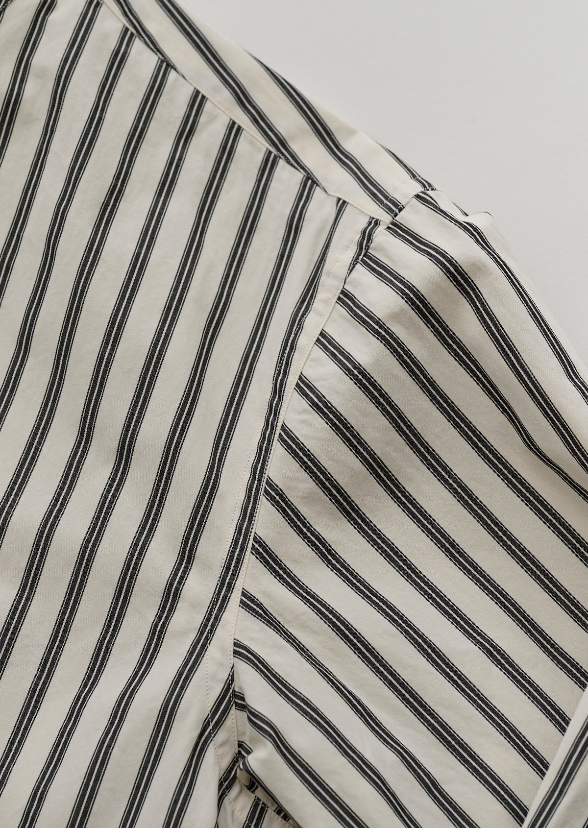 BAND COLLAR SHIRT BLACK STRIPE 82231105 HANDROOM Official Store